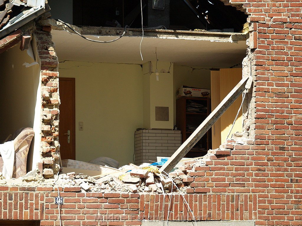 Detonation im Haus Erftstadt Dirmertsheim Brueckenstr P550.JPG